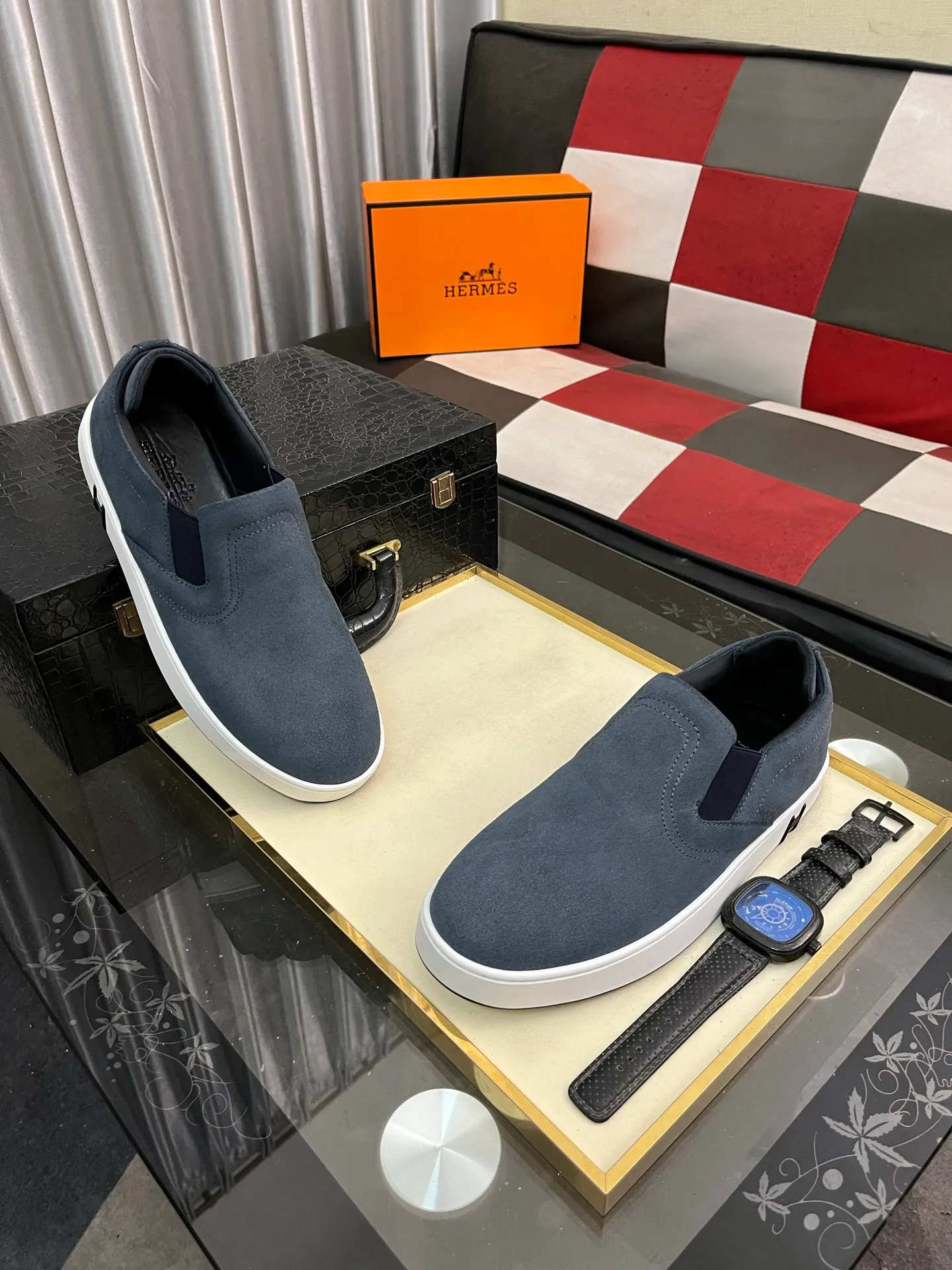 Men's Men's Shoes💰458⌚️⌚️HERMES/Hermès Hugo sneakers are casual men's shoes. These sneakers are made of imported first-layer cowhide leather and breathable mesh design. The contrasting color design creates a dynamic and modern shape. The front end of the toe is decorated with natural-color rubber inlays, making it novel and fashionable. The texture is incomparable, with cowhide lining and cowhide foot pads, the upper foot is comfortable and breathable, and the rubber sole is decorated with geometric patterns and iconic "H" details. A very personal one! Size: 38-44